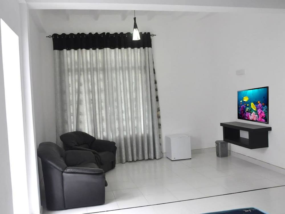 Deluxe Room, 1 Bedroom, Smoking photo 2