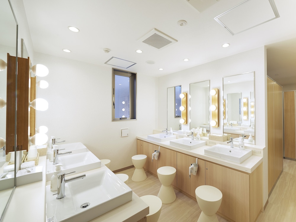 [Female Only] Private Step Twin Room with Shared Bathroom photo 3