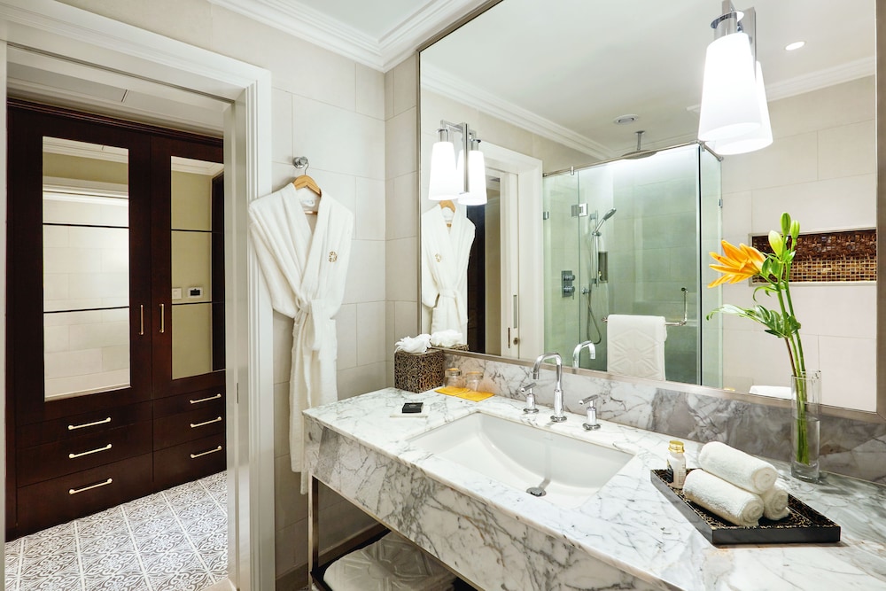 Luxury Room, 1 King Bed - Photo 2