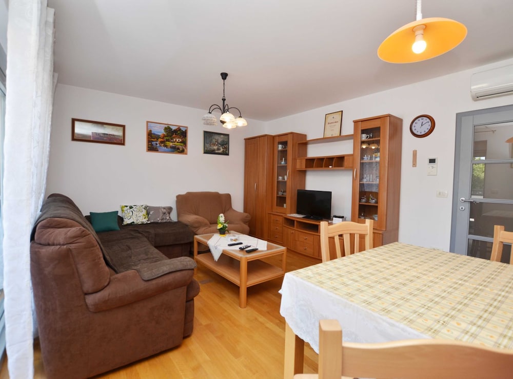 Apartment (One Bedroom Apartment with Balcony)