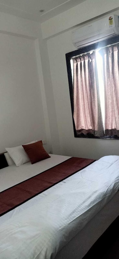 Deluxe Suite - Photo 6