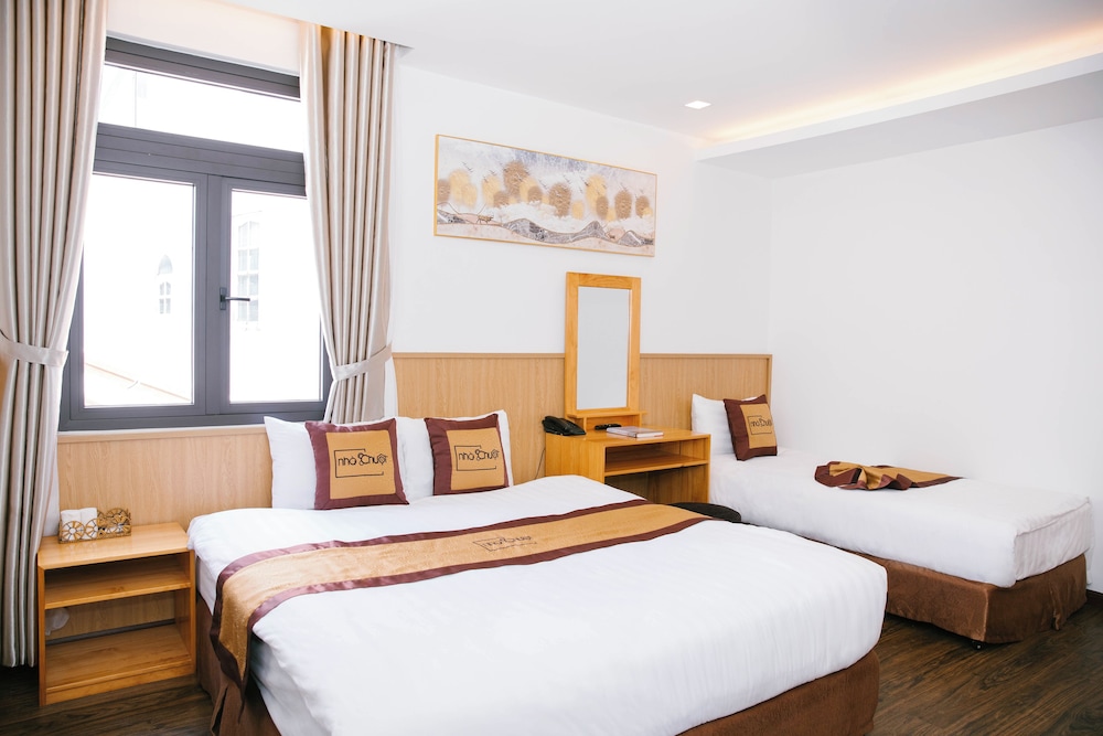 Deluxe Triple Room, City View