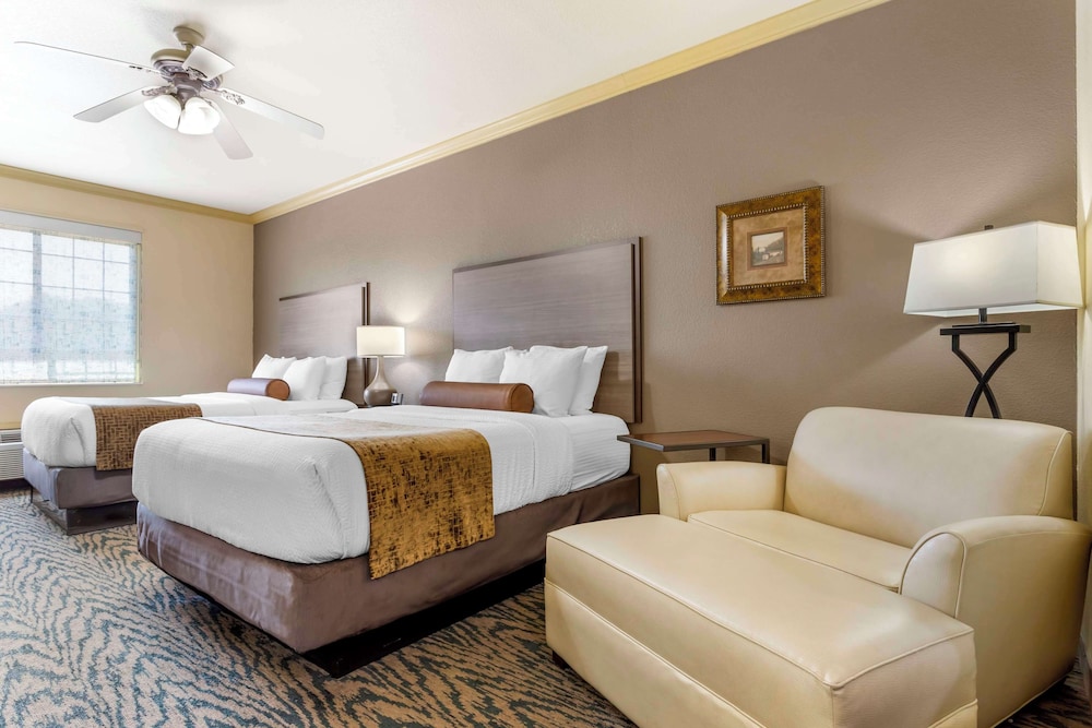 Suite, 2 Queen Beds, Non Smoking, Microwave