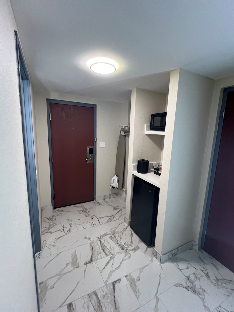 Suite, Multiple Beds, Non Smoking - Photo 2