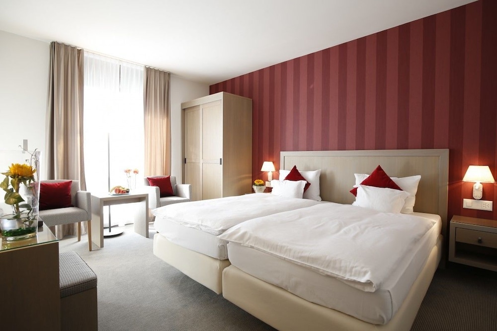 Double Room, 2 Twin Beds, Balcony, Garden Area