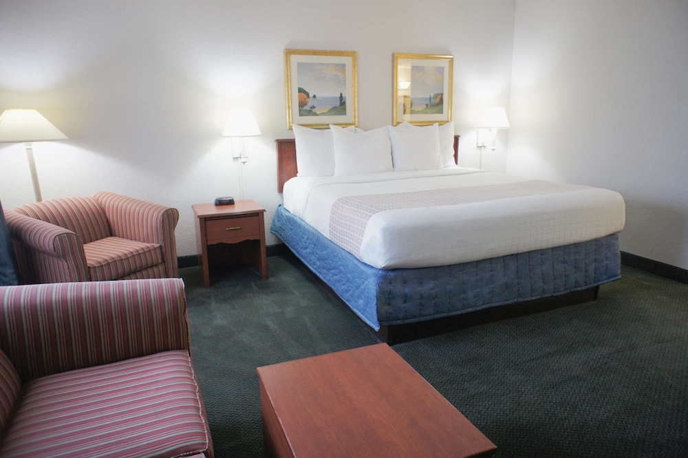 Deluxe Room, 1 King Bed, Non Smoking (Deluxe Executive Room) - Photo 1