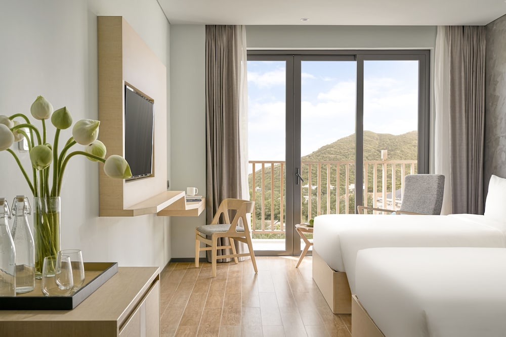 Deluxe Twin Room, Multiple Beds, Balcony, Garden View - Photo 4