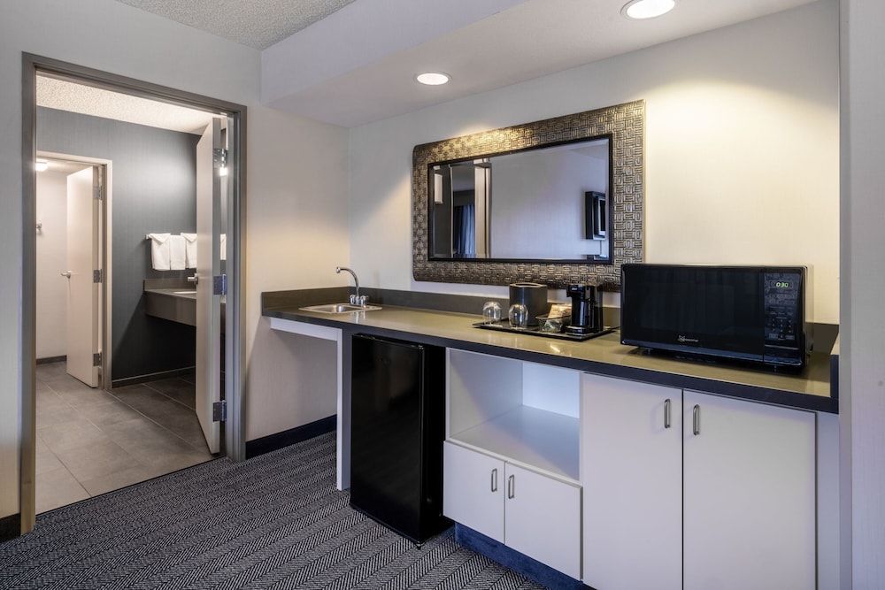 Executive Suite, 1 Bedroom - Photo 2
