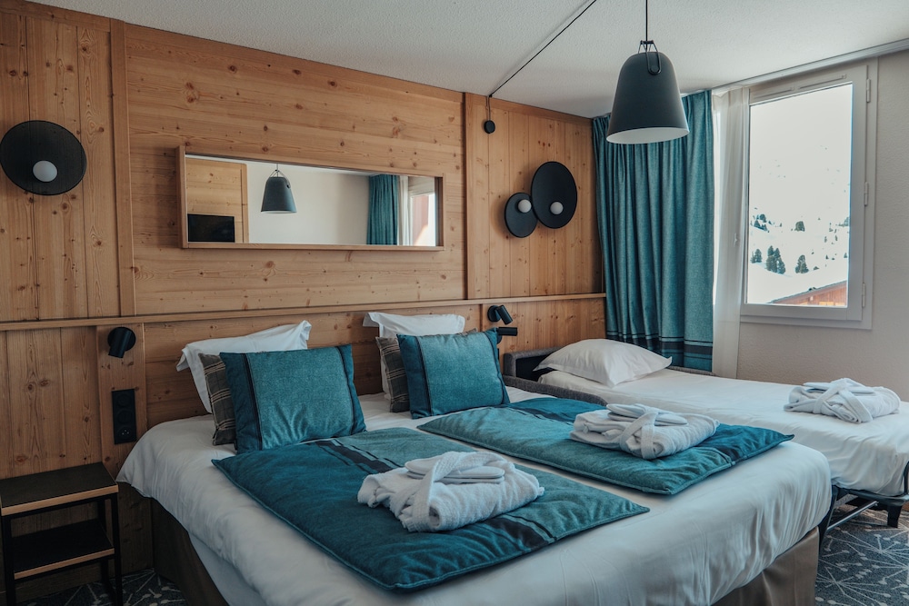 Superior Triple Room, Slope View