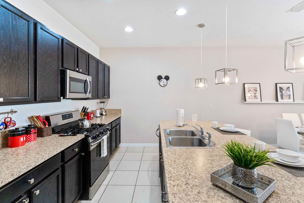 House (4 Bedrooms) - Photo 14