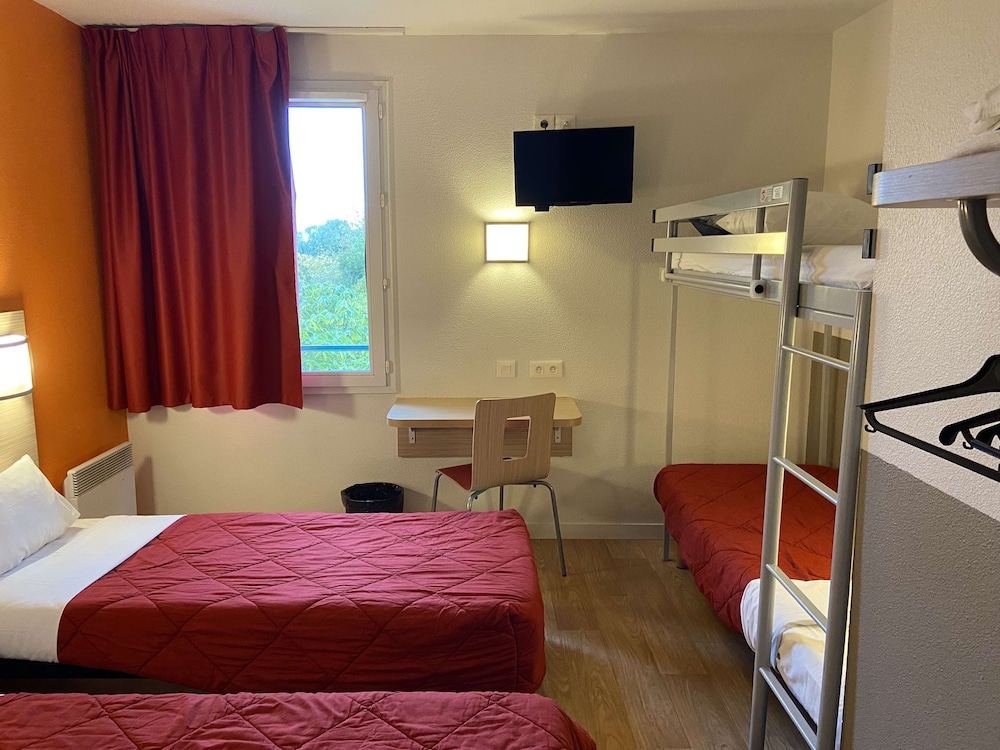 Standard Room, 3 Twin Beds photo 1
