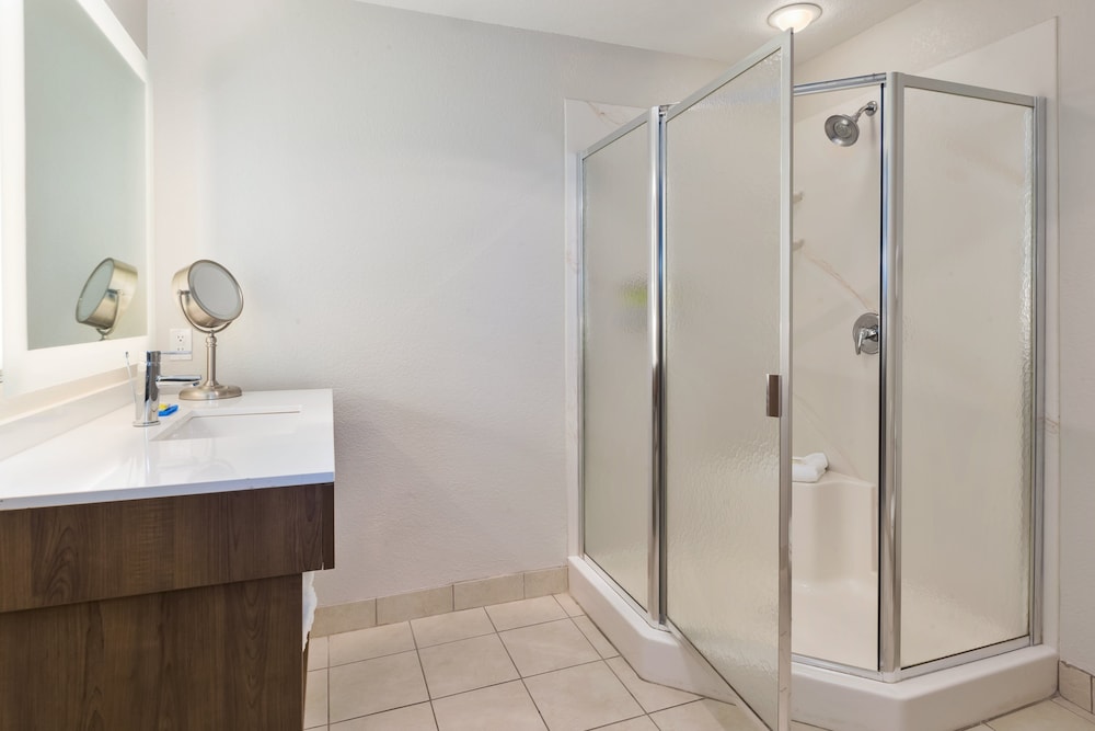Suite, Penthouse, 2 King Bedrooms, Jetted Tub, Full Kitchen (Valley View) - Photo 7