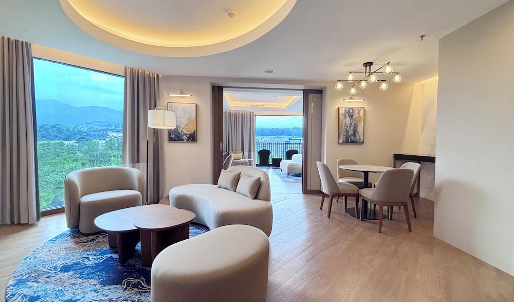 Aston Suite photo 2