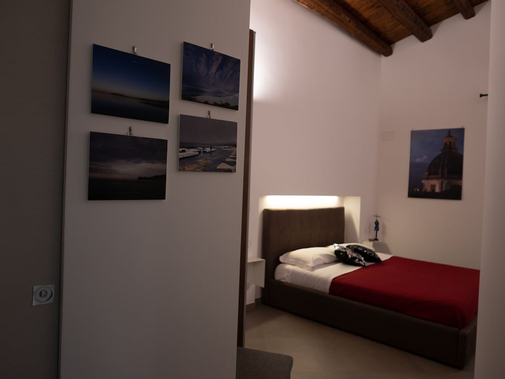 Deluxe Double Room Single Use, City View (102)