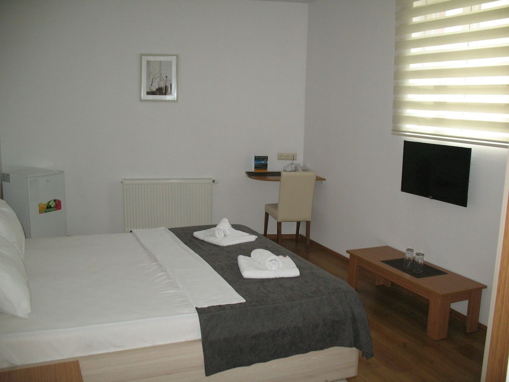 Standard Double Room, 1 Queen Bed (2)