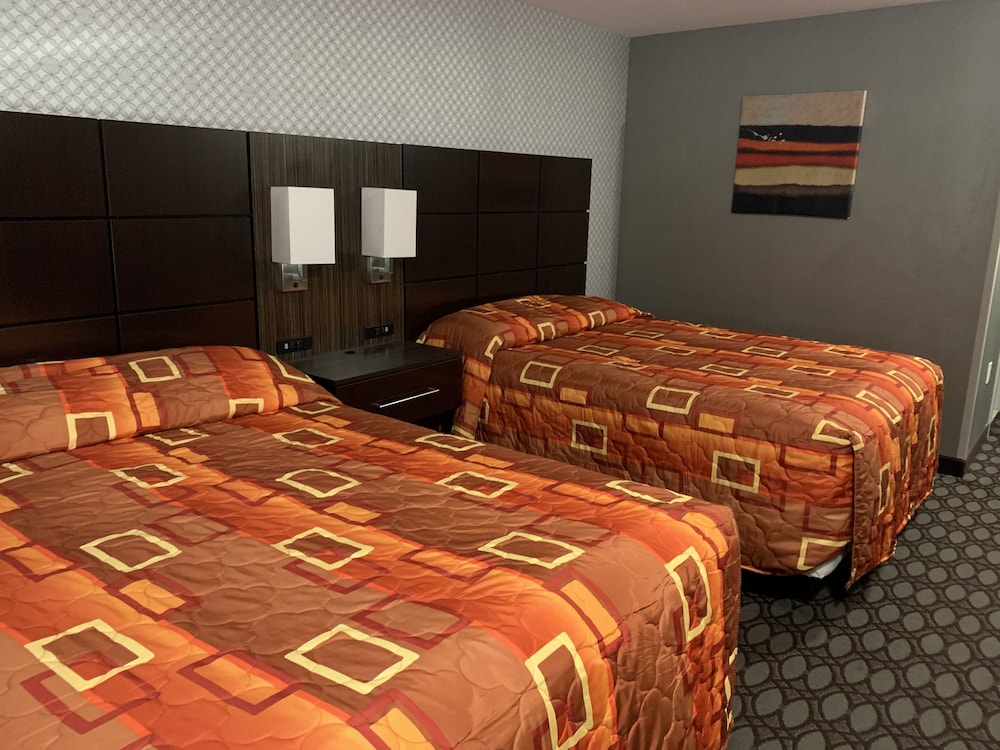 Deluxe Room, 2 Queen Beds, Smoking photo 3