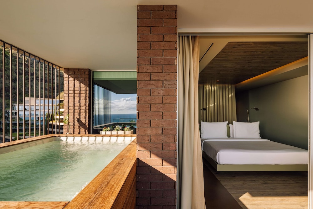 SPE Pool Suite photo 2