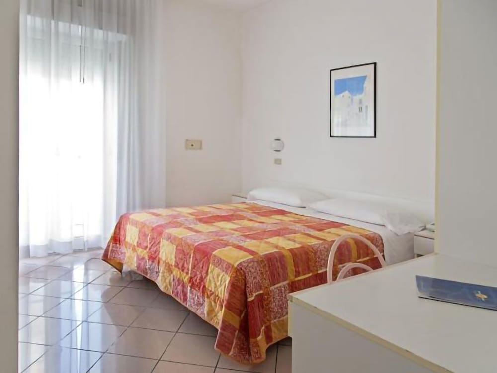 Standard Double Room - Photo 2