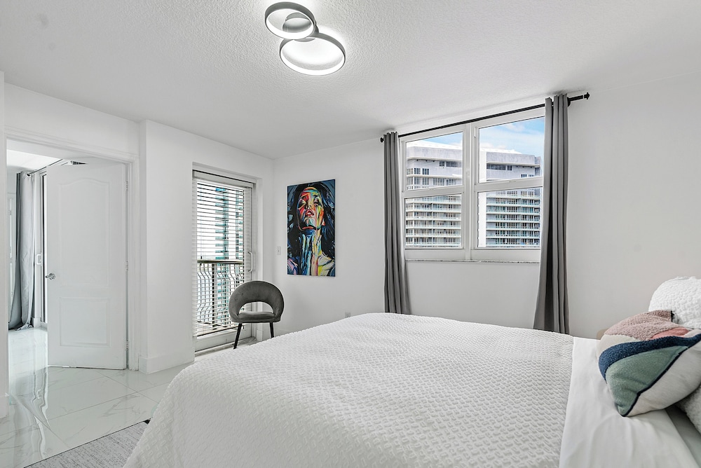 Condo, Balcony, City View photo 2
