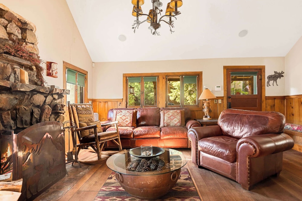 Cabin, Multiple Beds, Patio, Mountain View (Whispering Pines) photo 3