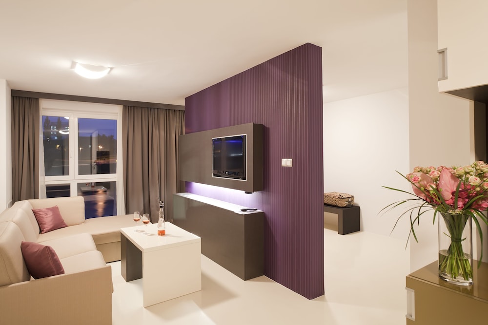 Suite - Photo 2