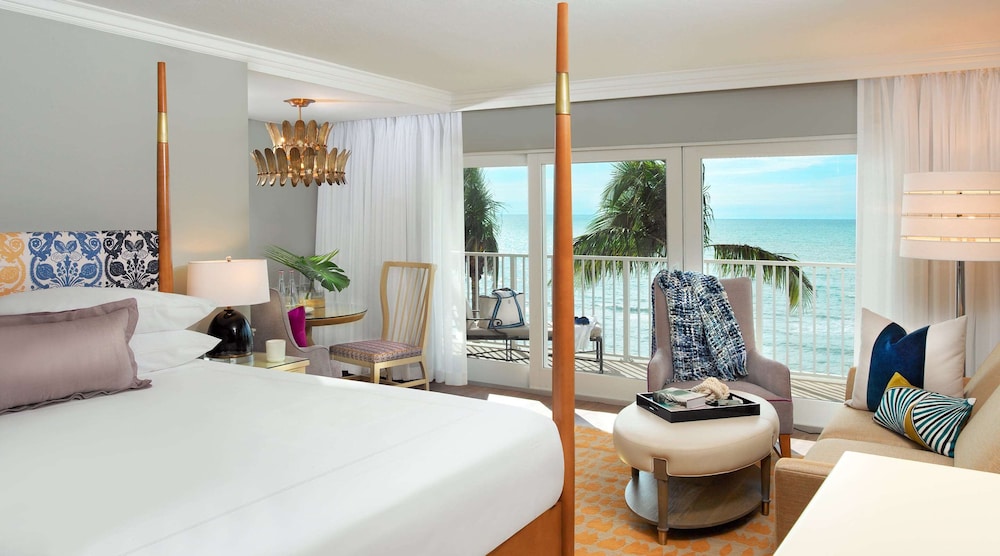 Premium Beachfront 1 King Bed (Beach house) - Photo 1