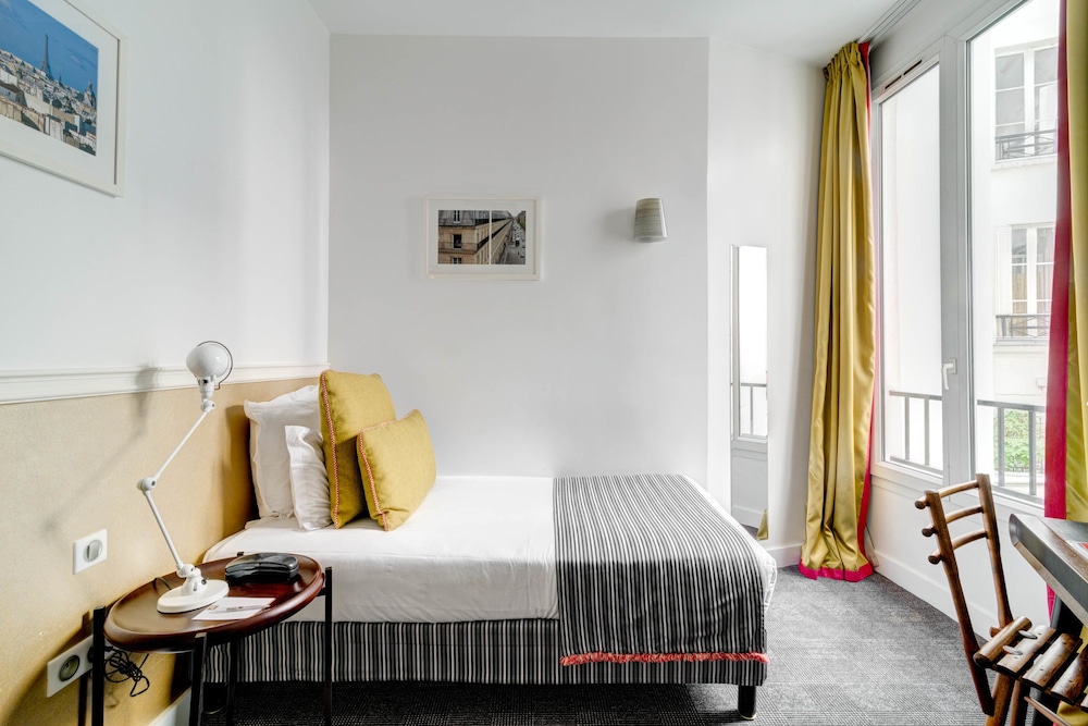 Standard Single Room - Free soft minibar, courtesy tray - Digital press