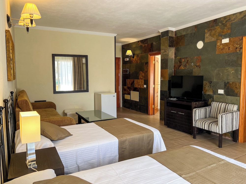 Suite, 1 Bedroom (2 Adults + 2 Children) - Photo 3