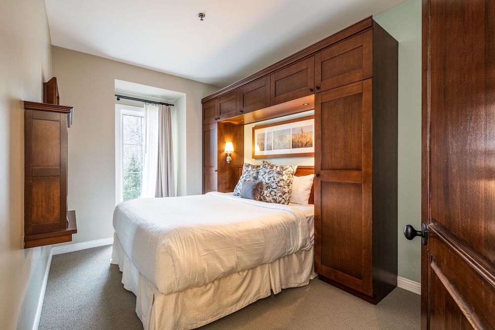Suite, 3 Bedrooms, Courtyard View - Photo 10