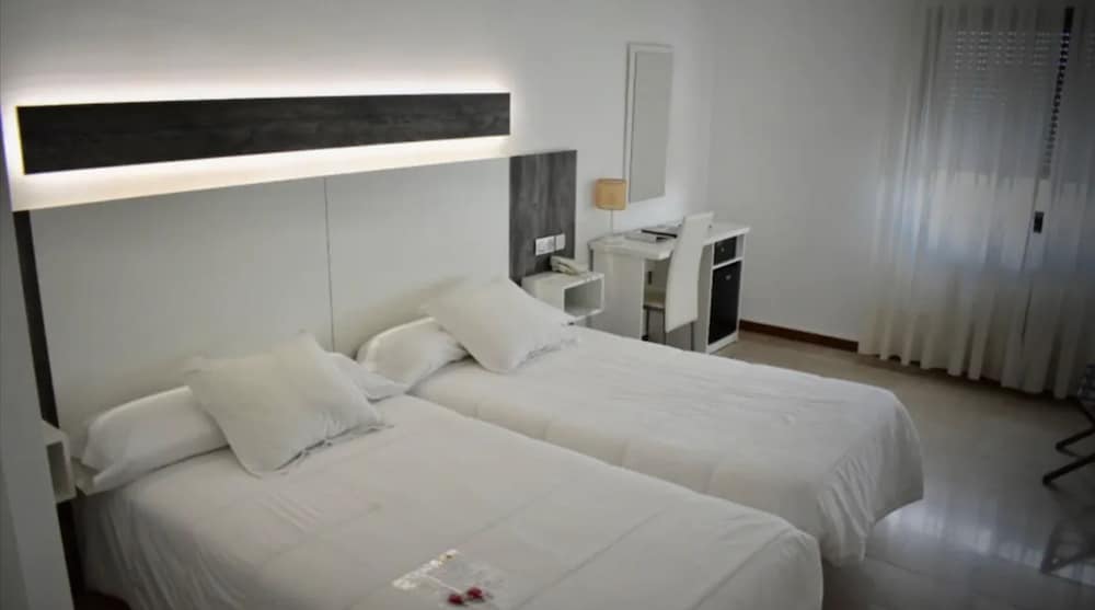 Standard Room (Single Use) - Photo 4