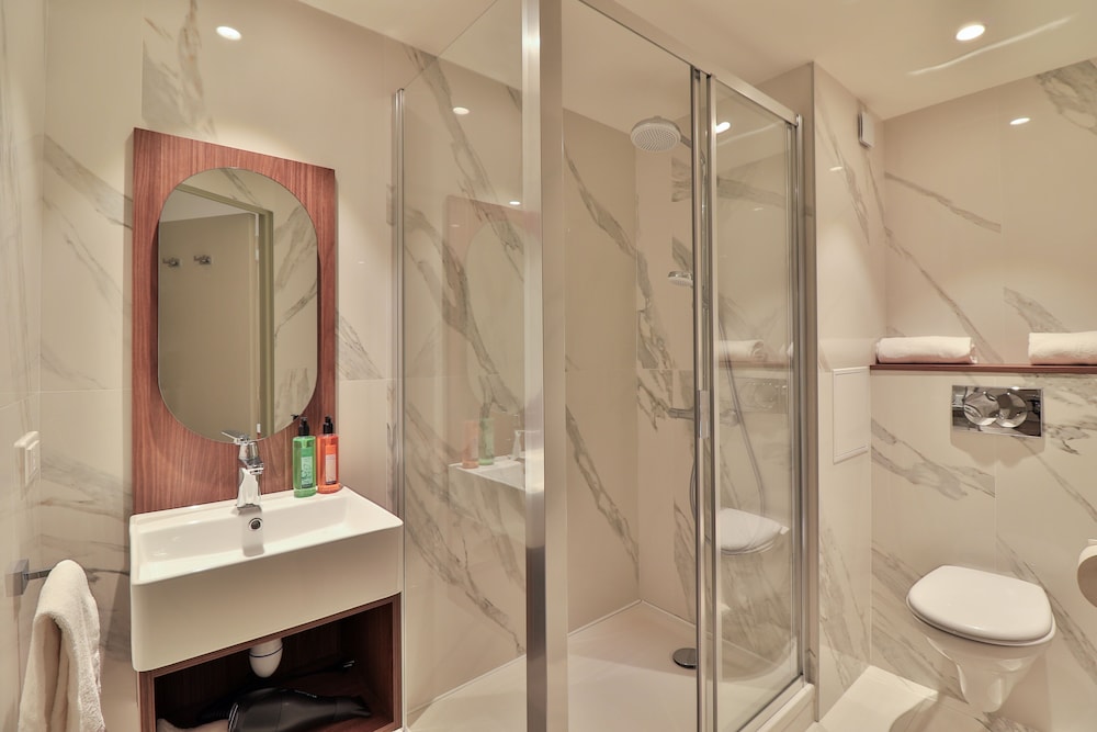 Superior Quadruple Room - Photo 12