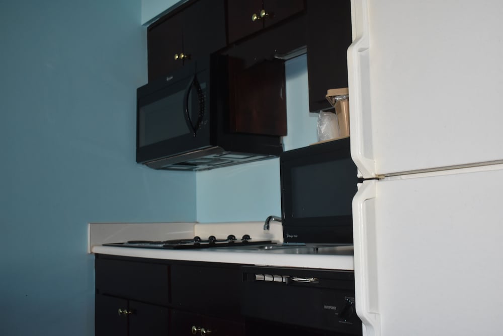 Suite, 1 King Bed, Kitchenette photo 1