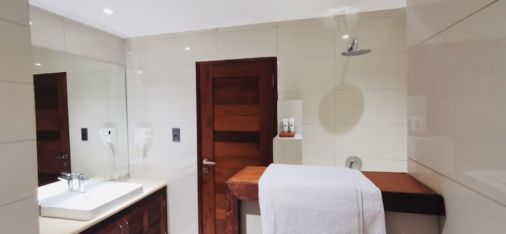 Deluxe Room, City View - Photo 5