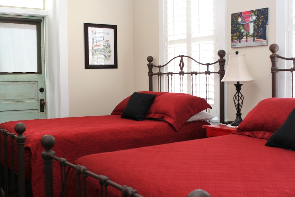 Room, 2 Double Beds photo 2