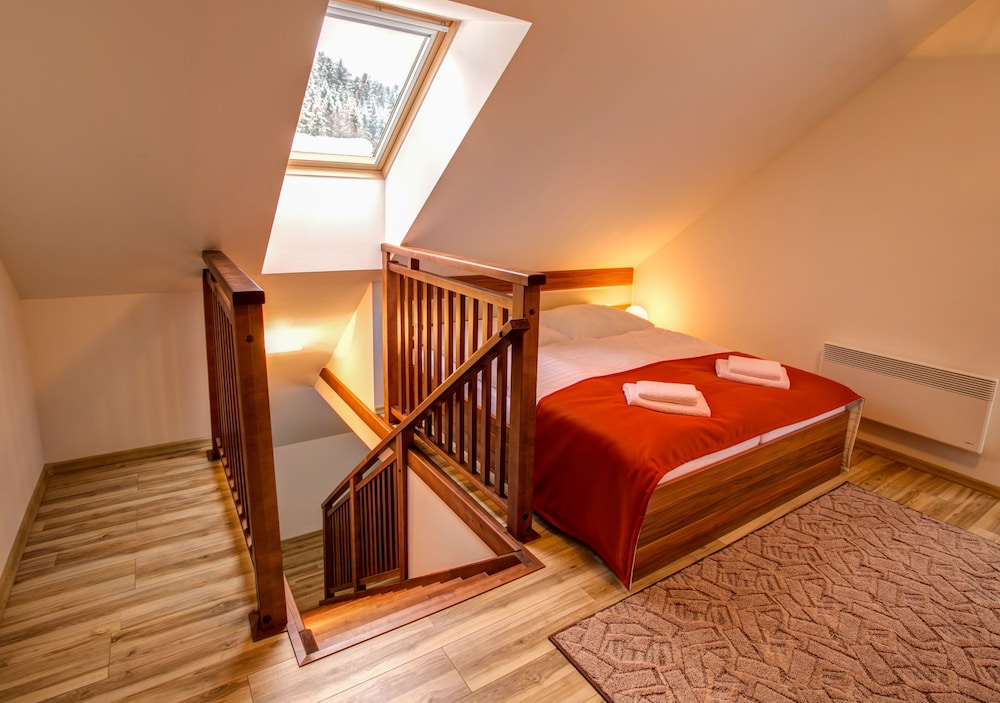 Family Duplex, 2 Bedrooms, Kitchen, Mountain View