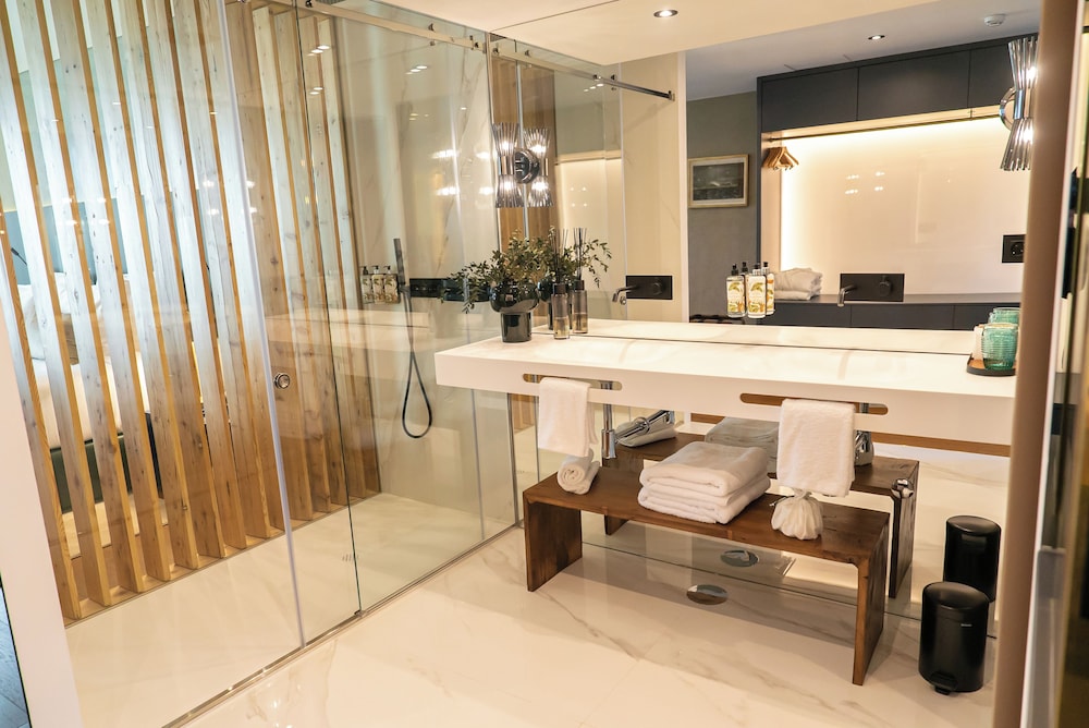 Deluxe Double or Twin Room - Photo 6