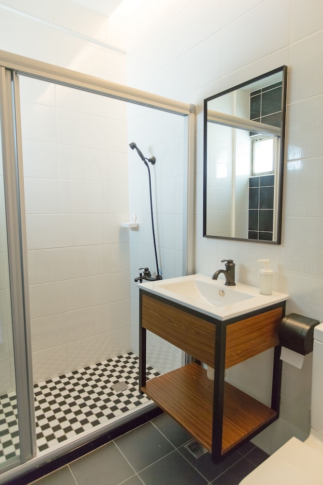 Basic Quadruple Room - Photo 2