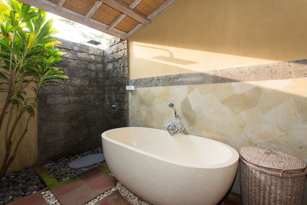 Wooden Joglo Villa photo 2