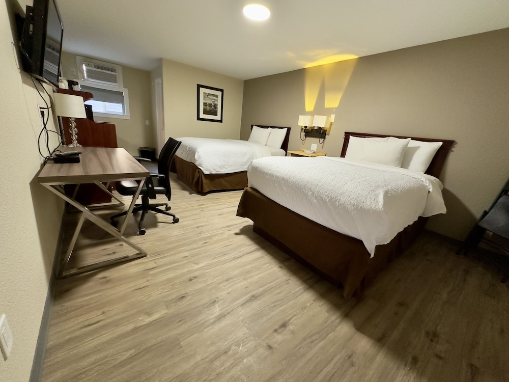 Standard Room, Ensuite (Standard 2 Queen) photo 1