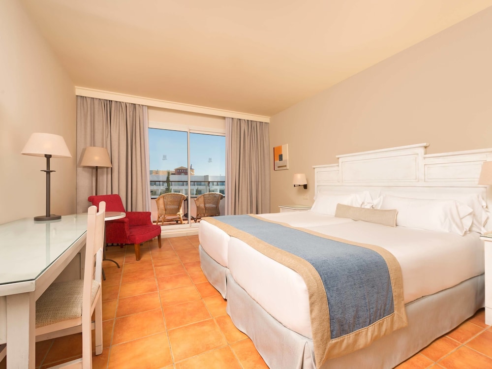 Comfort Twin Room (Single use) Comfort Twin Room (Single use)