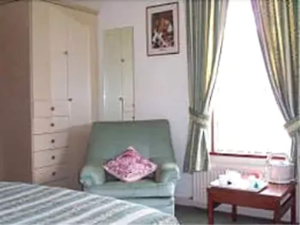Family Room photo 3