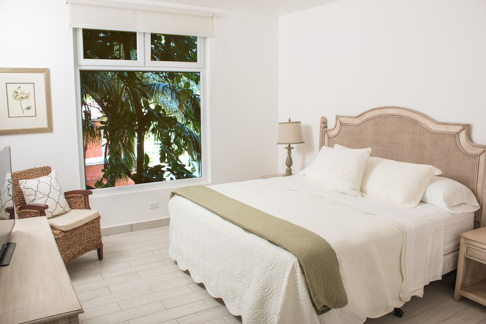 Family Apartment, 2 Bedrooms, Partial Ocean View photo 2