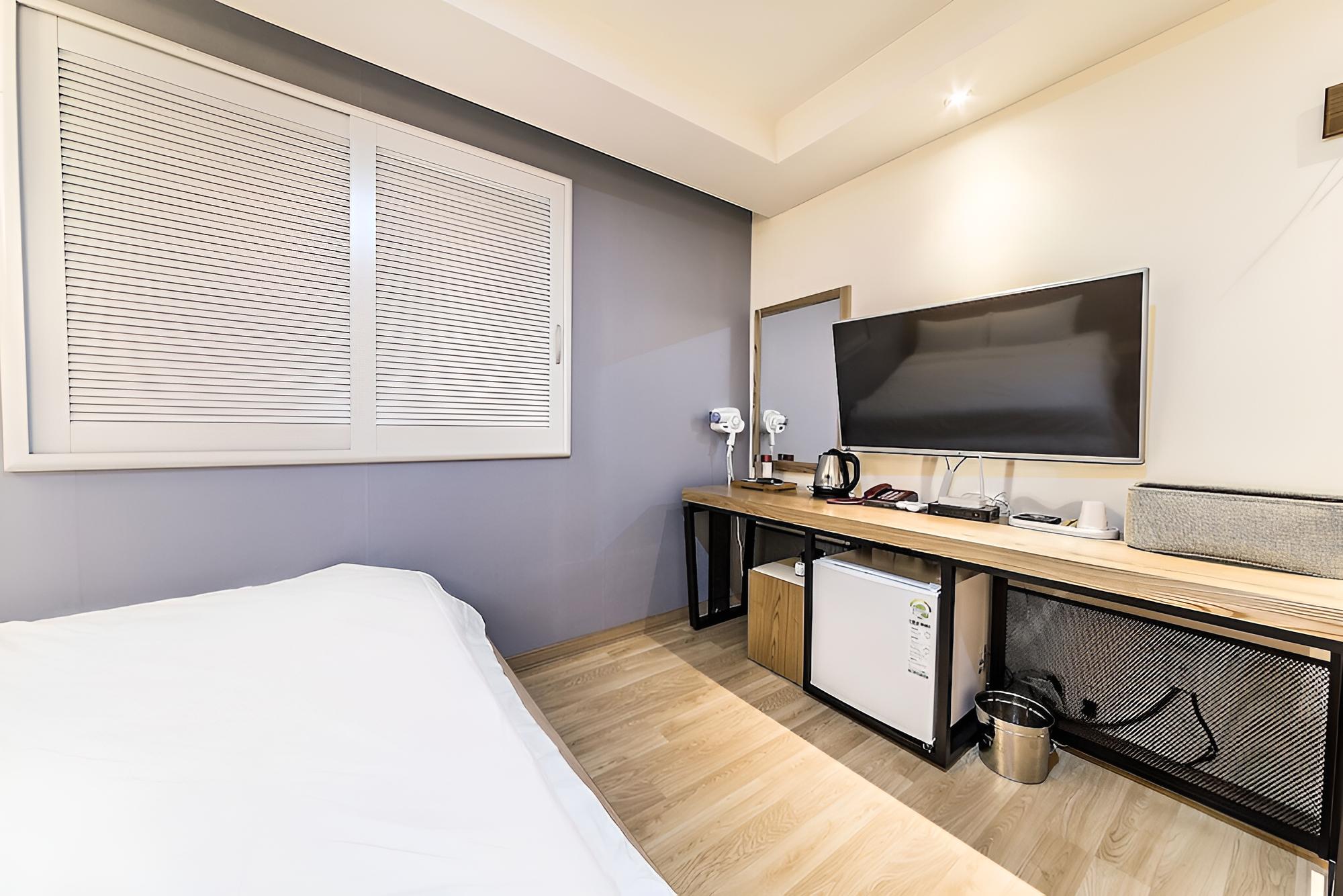 Room (Twin) - Photo 3