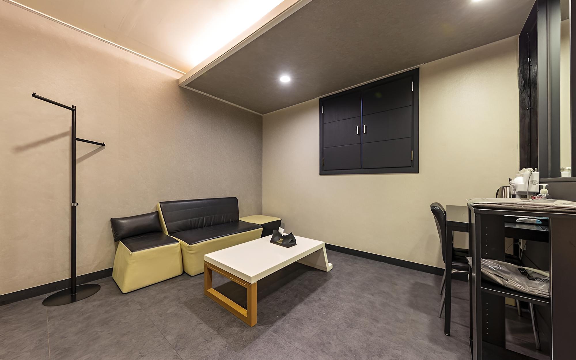 Room (VIP massage (Netflix/PUBG 2PC availab) photo 1
