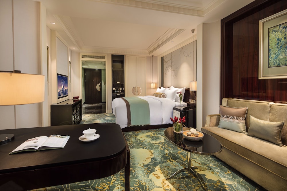 Premier Room