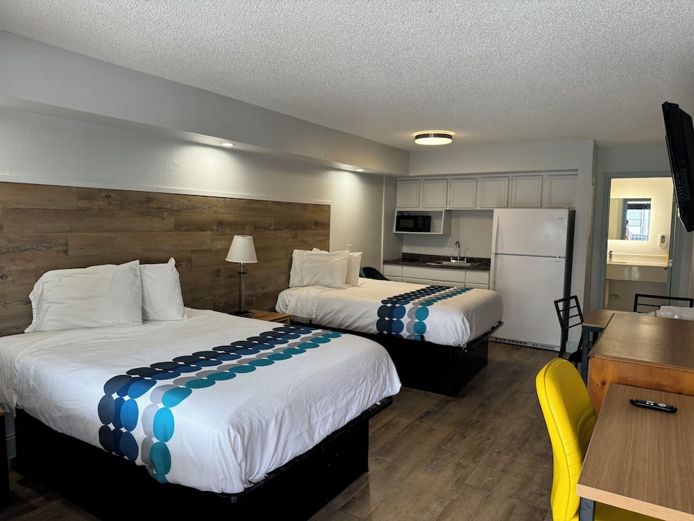 Deluxe Studio, 2 Double Beds, Kitchenette, Ocean View photo 1
