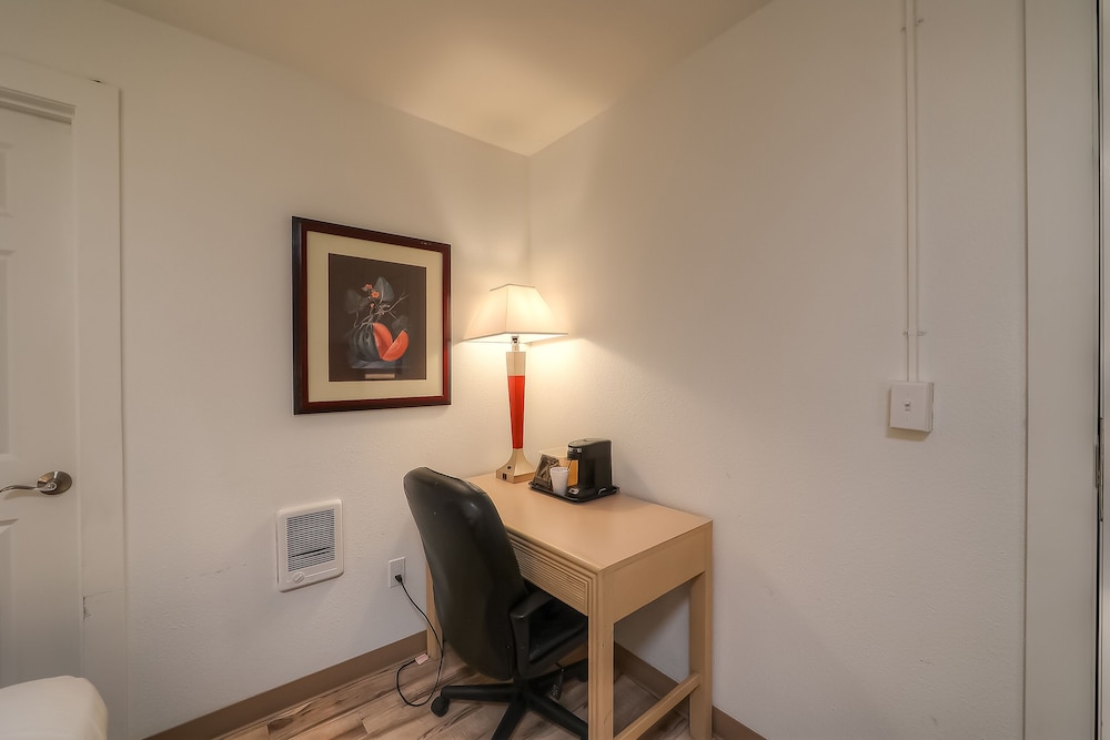 Room, 2 Double Beds - Photo 7