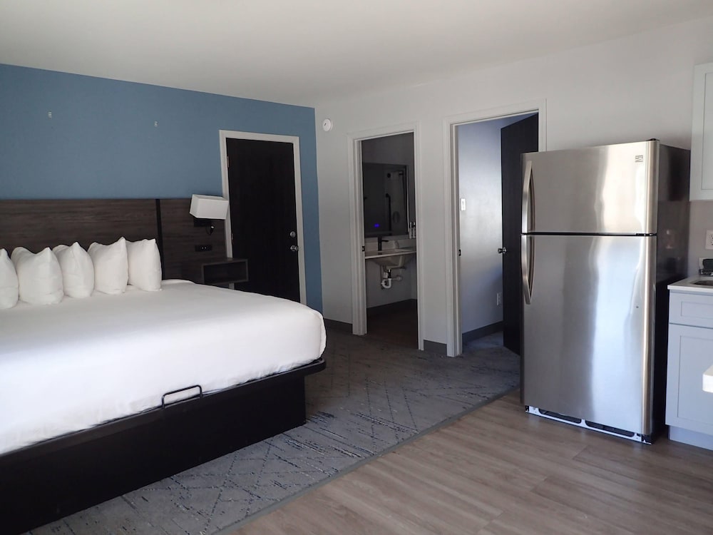 Suite, Multiple Beds, Non Smoking (Efficiency) - Photo 2