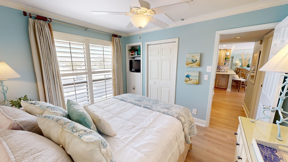 Condo, 2 Bedrooms