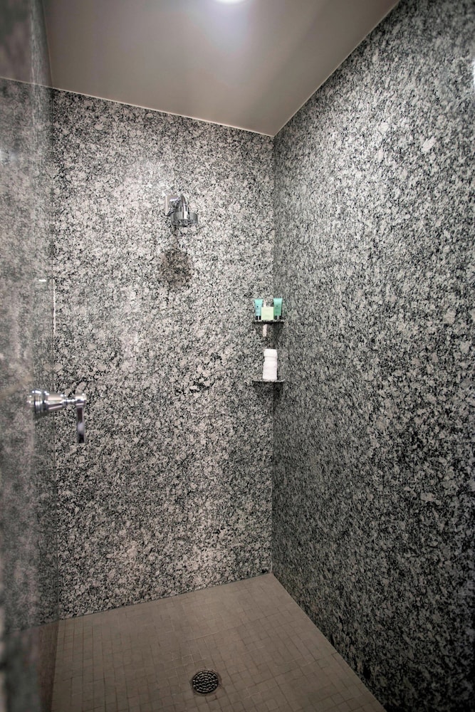 Executive Room, 2 Queen Beds - Photo 7